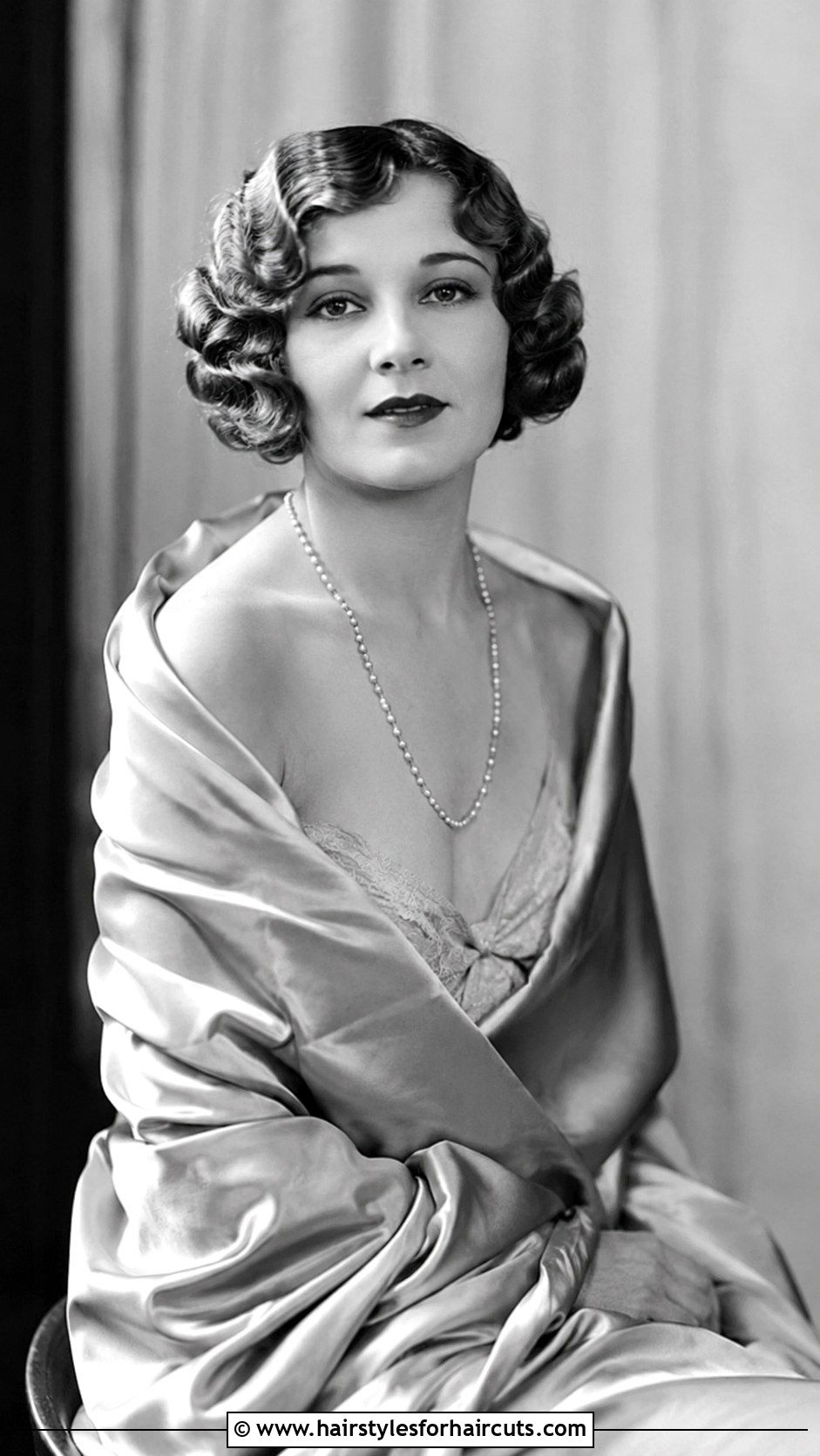 1920s Barrel Curls Bob - 25 1920s hairstyles for curly hair - 25 1920s hairstyles for curly hair