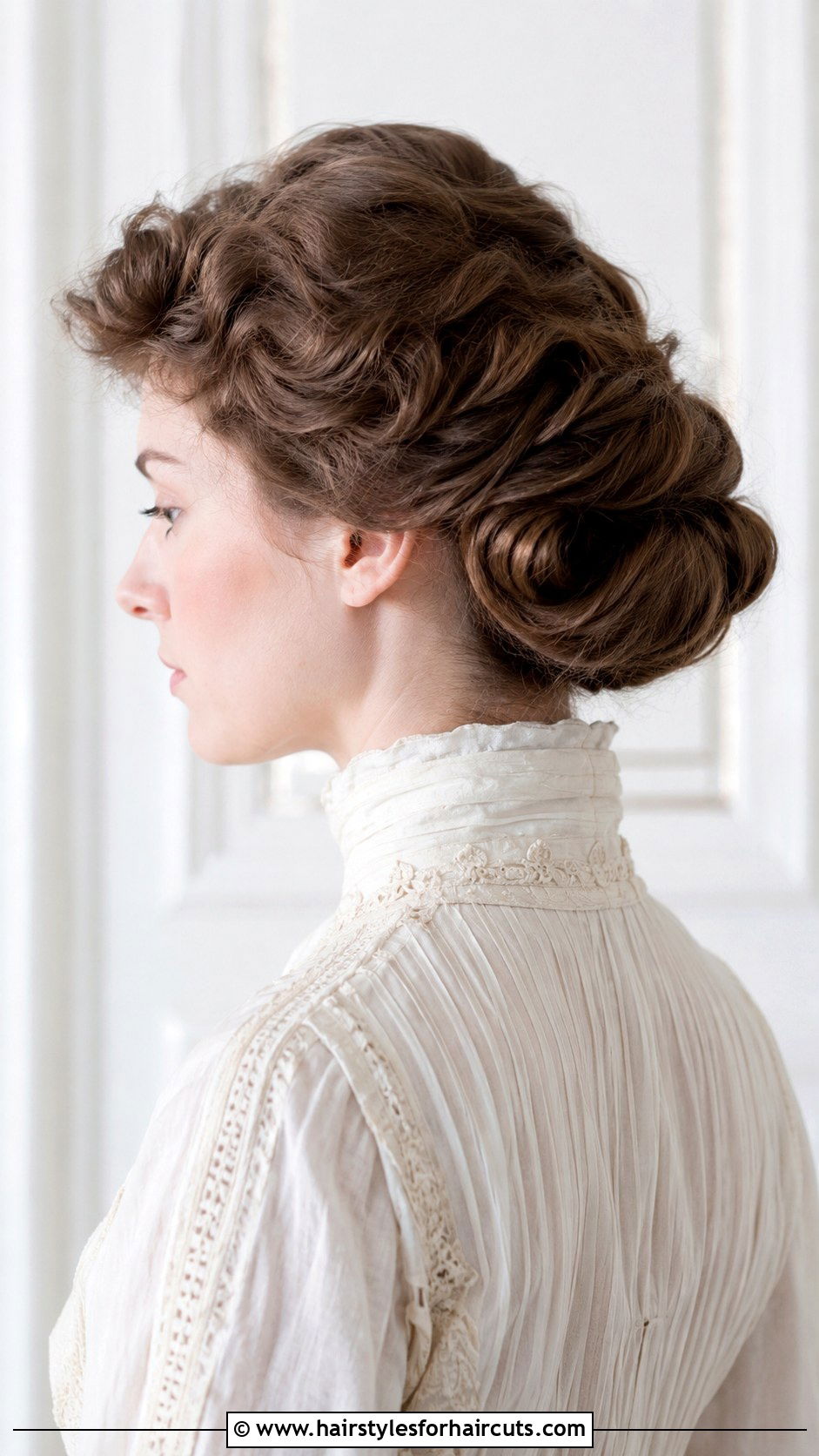 1920s Looped Updo - 25 1920s hairstyles for medium hair - 25 1920s hairstyles for medium hair