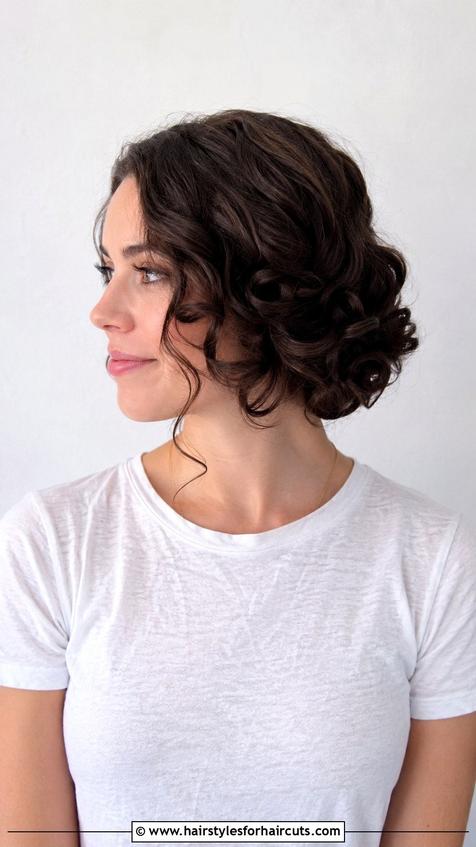1920s Mock Bob For Long Curly Hair - 25 1920s hairstyles for curly hair - 25 1920s hairstyles for curly hair