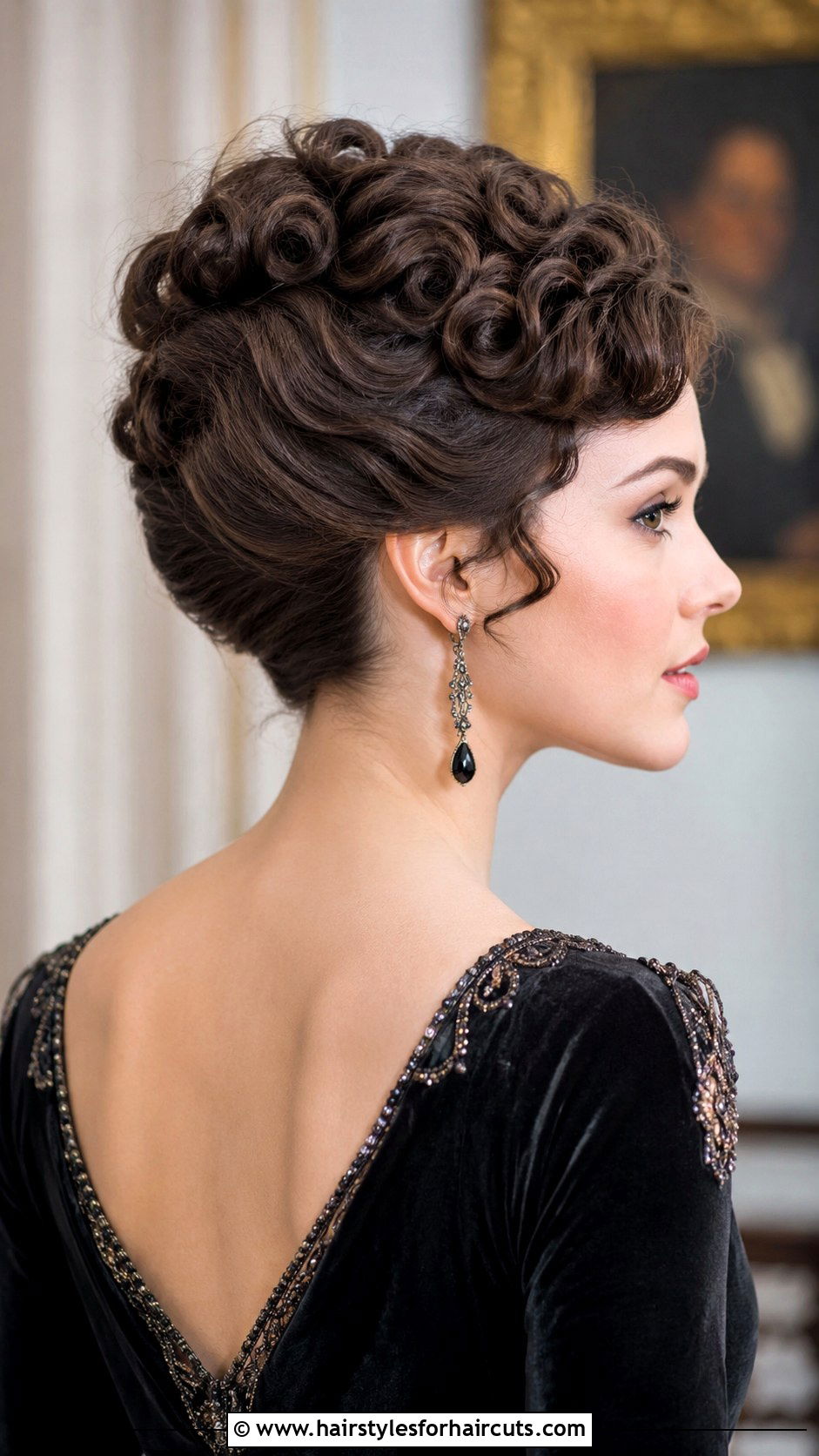 1920s Pineapple Updo For Natural Curls - 25 1920s hairstyles for long curly hair - 25 1920s hairstyles for long curly hair