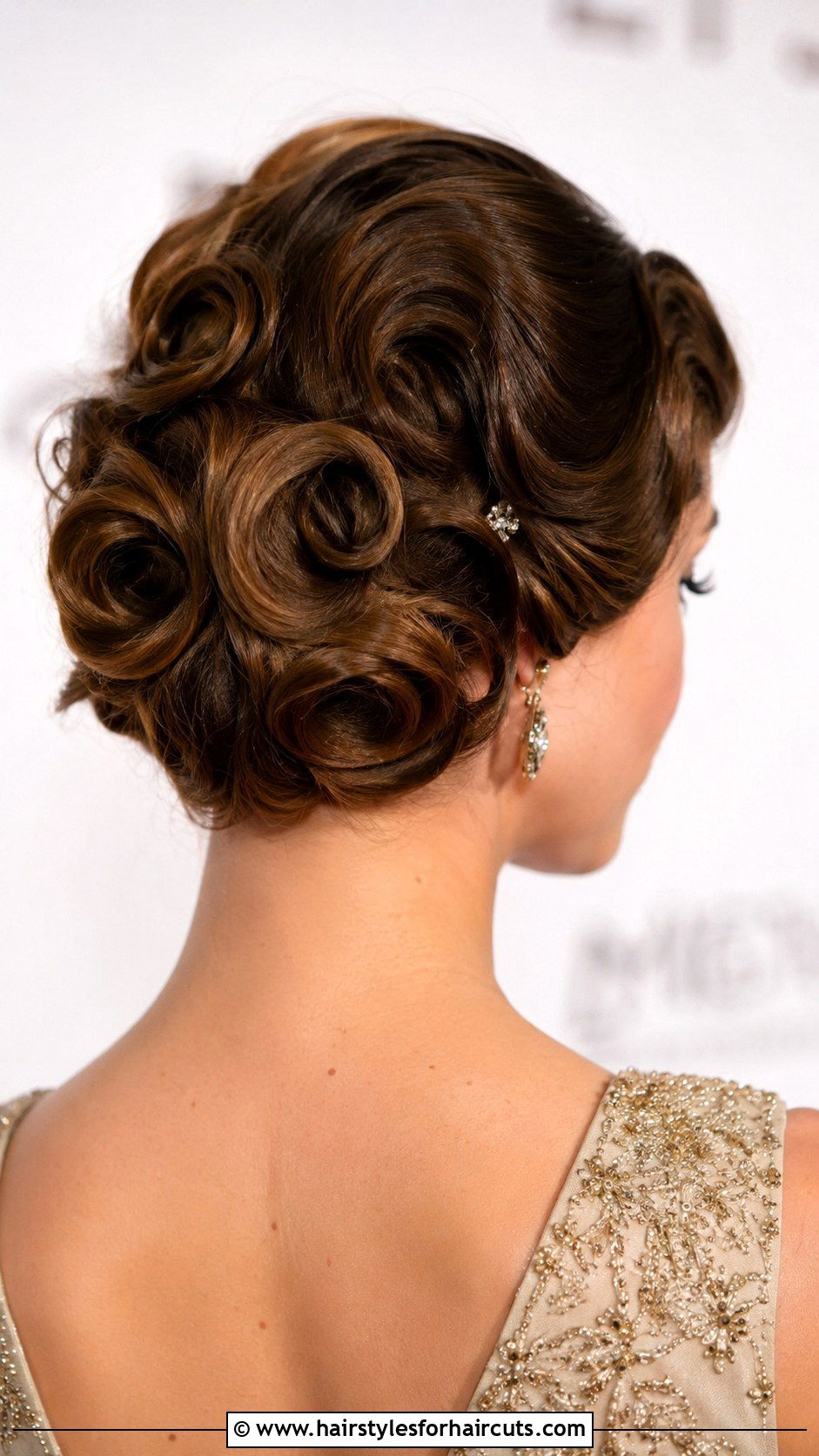 1920s Sculpted Swirl Updo - 25 long hair gatsby hairstyles - 25 long hair gatsby hairstyles