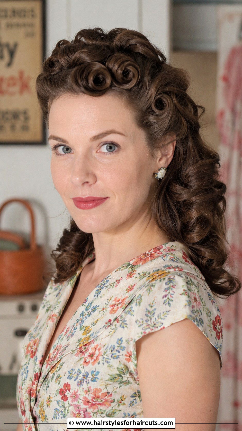 1930s Pin Curl Half Updo - 25 easy 1930s hairstyles for long hair - 25 easy 1930s hairstyles for long hair