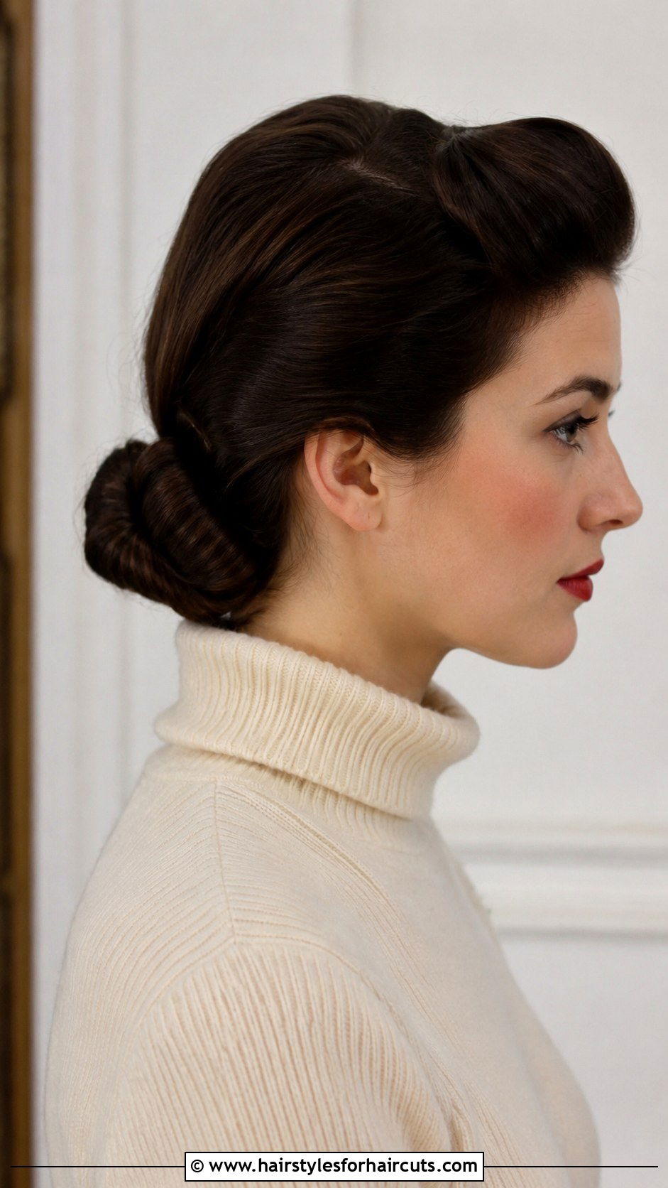 1940s Chignon Hairstyle - 25 1940s womens hairstyles - 25 1940s womens hairstyles