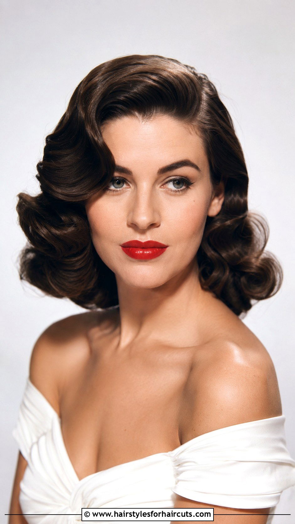 1950s Side Part Medium Curls - 25 1950s hairstyles for medium hair - 25 1950s hairstyles for medium hair