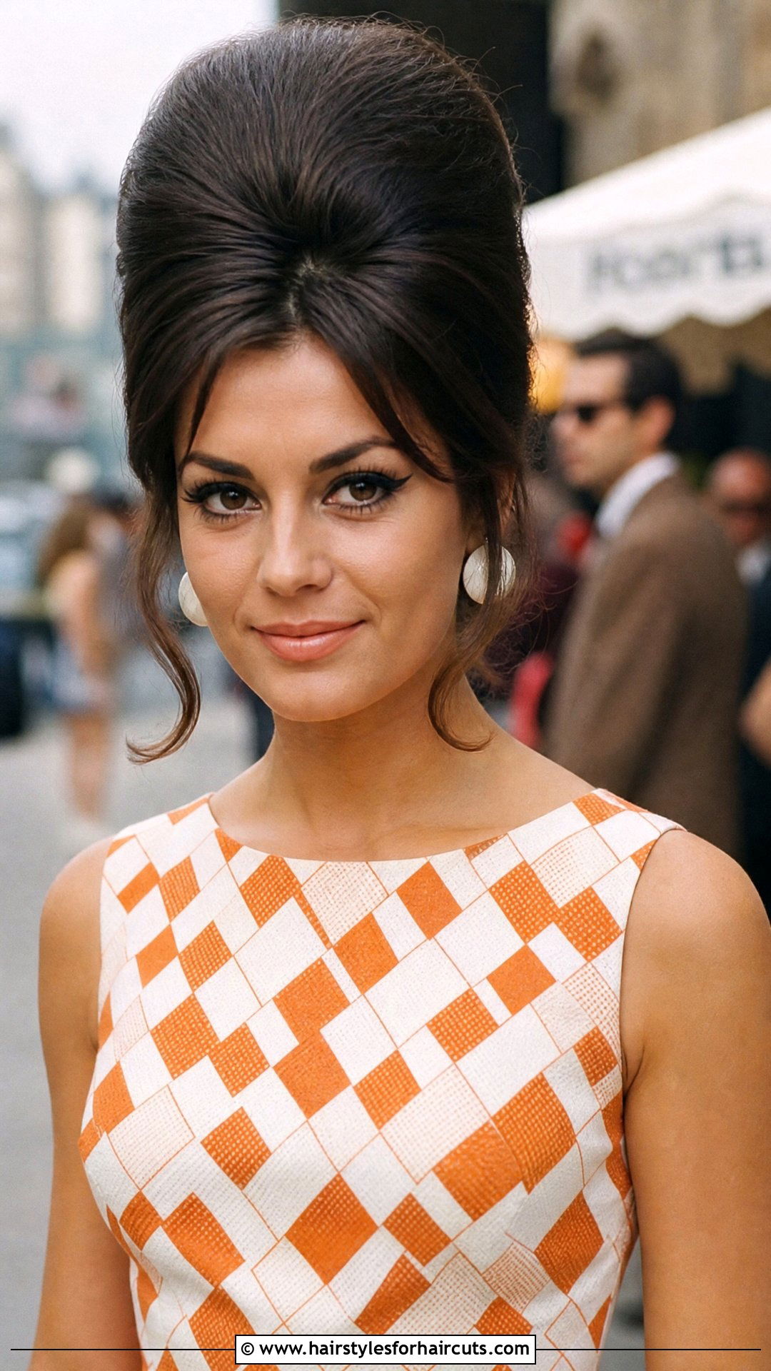 1960s Beehive Updo - 25 vintage updo hairstyles for long hair - 25 vintage updo hairstyles for long hair