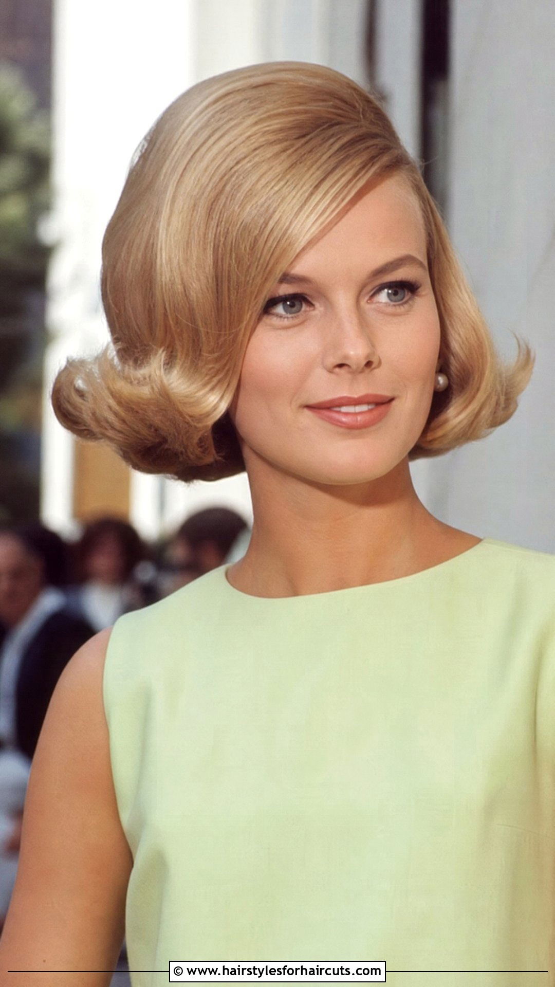1960s Flippy Bob - 25 short hair vintage hairstyles - 25 short hair vintage hairstyles