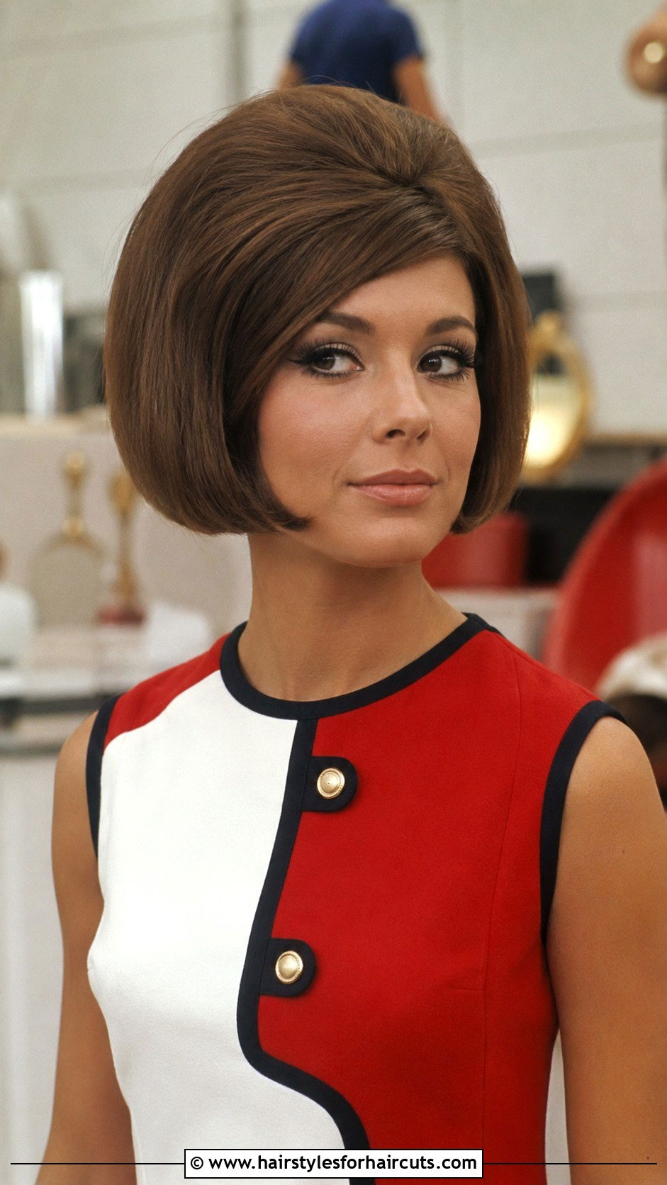 1960s Mod Bob With Volume Long Hair - 25 easy vintage hairstyles for long hair - 25 easy vintage hairstyles for long hair
