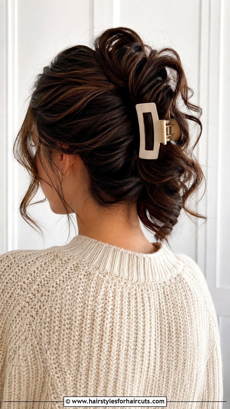 2c 3a Claw Clip Updo - 25 2c 3a hairstyles - 25 2c 3a hairstyles