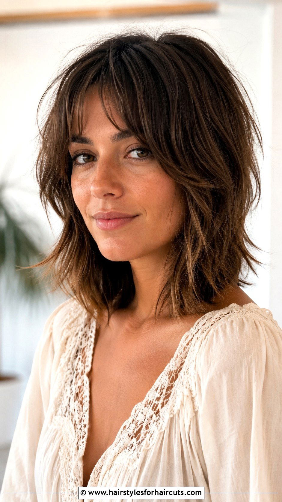 70s Inspired Shoulder Length Shag - 25 shoulder length hairstyles for thick wavy hair - 25 shoulder length hairstyles for thick wavy hair