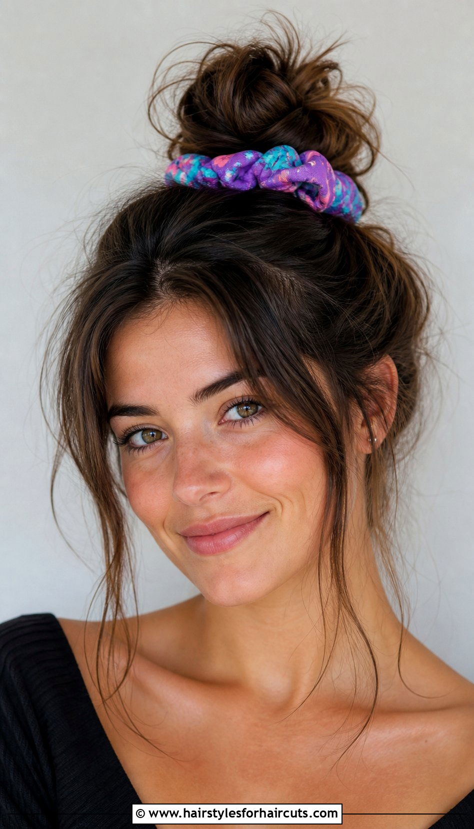 80s Scrunchie Messy Bun - 25 easy 80s hairstyles for medium hair - 25 easy 80s hairstyles for medium hair