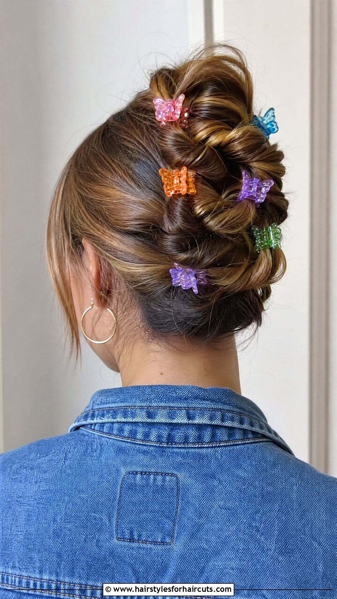 90s Butterfly Clip Updo - 25 90s hairstyles for women - 25 90s hairstyles for women