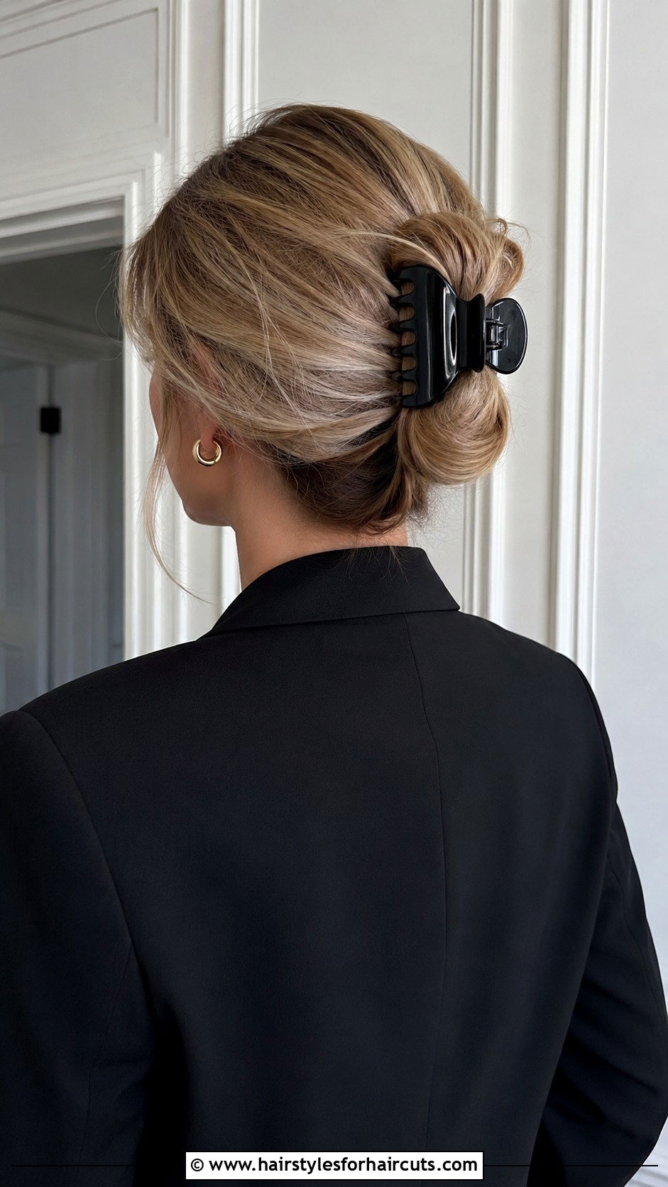 90s Claw Clip Low Chignon - 25 90s hair clip hairstyles - 25 90's hair clip hairstyles