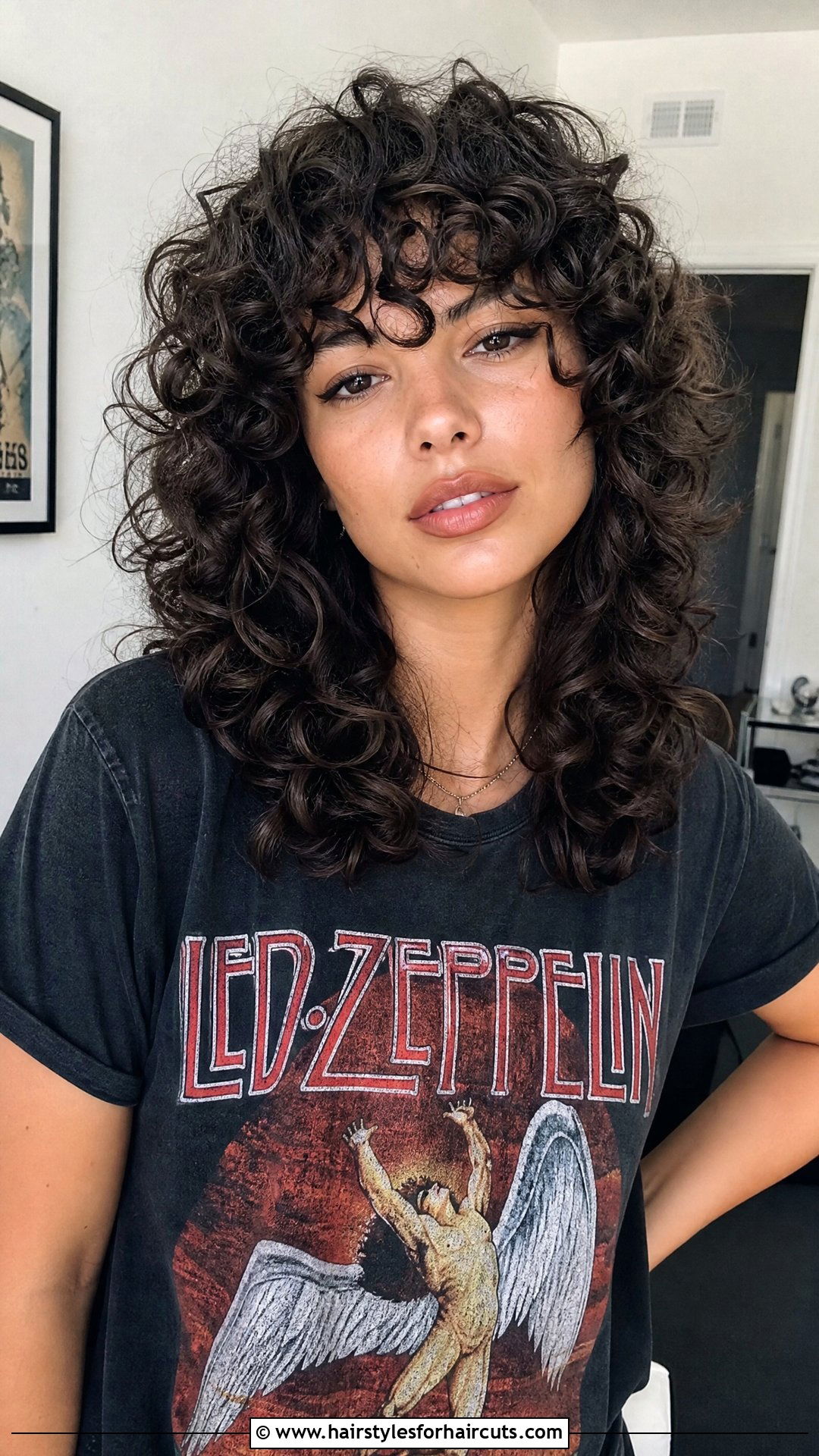 90s Curly Shag - 25 90s hairstyles for women - 25 90s hairstyles for women