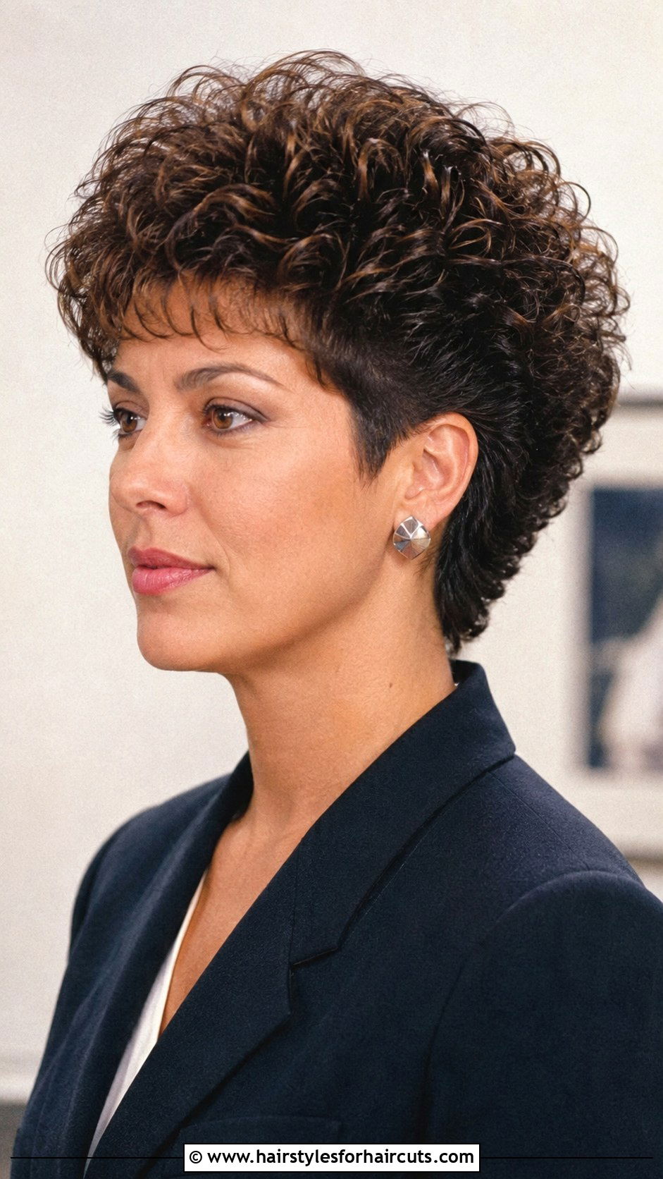 90s Curly Wedge Haircut - 25 90s hairstyles curly hair - 25 90s hairstyles curly hair