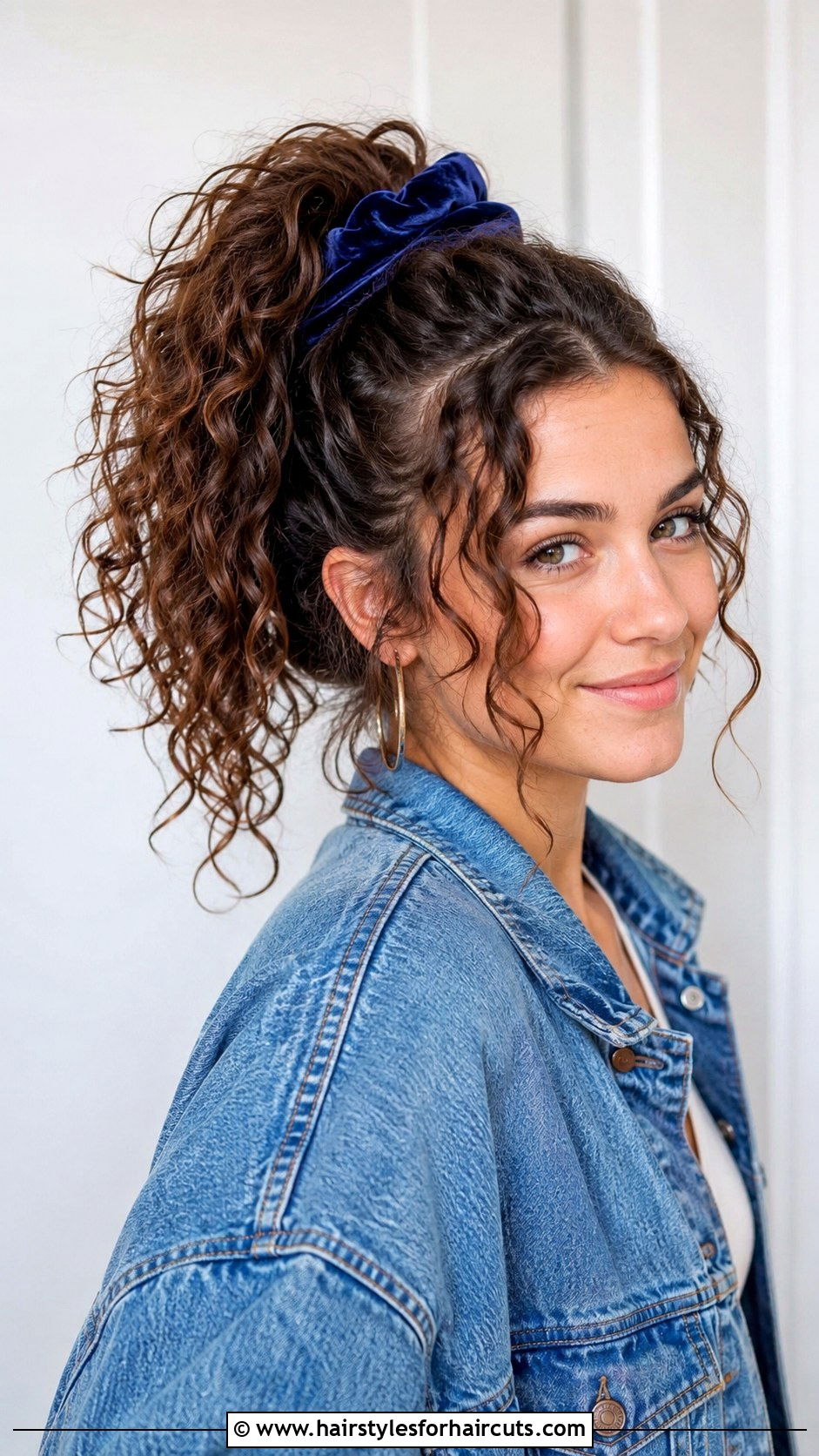 90s Scrunchie Curly Ponytail - 25 90s hairstyles curly hair - 25 90s hairstyles curly hair
