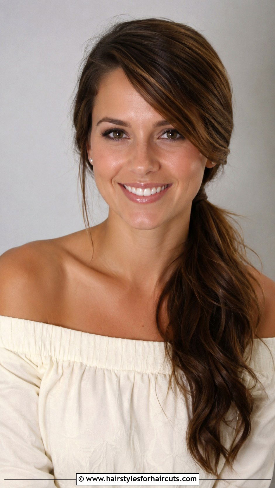 90s Sideswept Ponytail - 25 90s hairstyles for women - 25 90s hairstyles for women