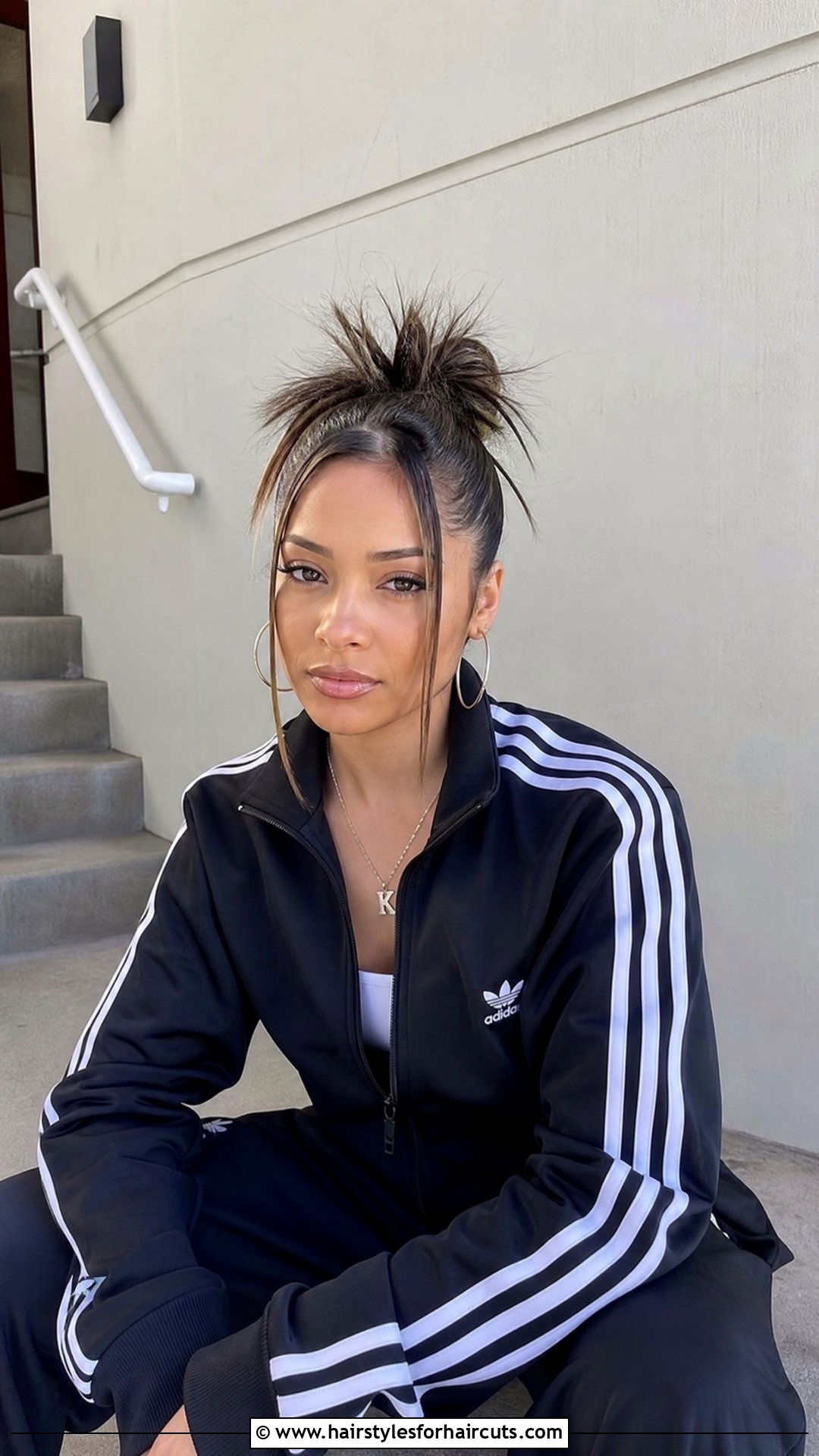 90s Spiky Bun - 25 90s hairstyles for women - 25 90s hairstyles for women