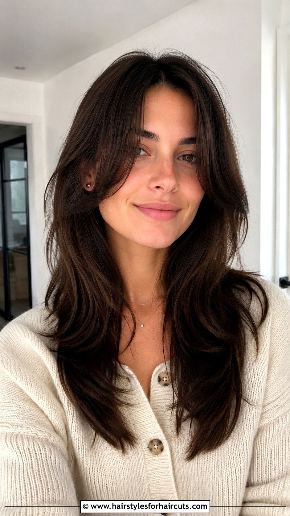 A Frame Haircut With Face Framing Layers - 25 a frame haircuts - 25 a frame haircuts