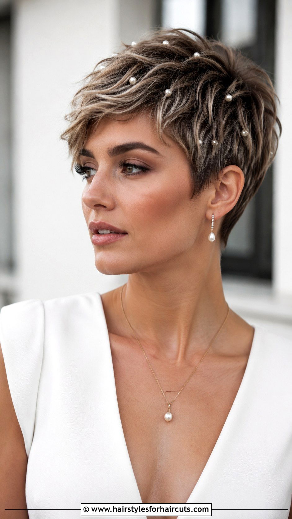 Accessorized Pixie With Pearls - 25 bridal hairstyles short hair - 25 bridal hairstyles short hair