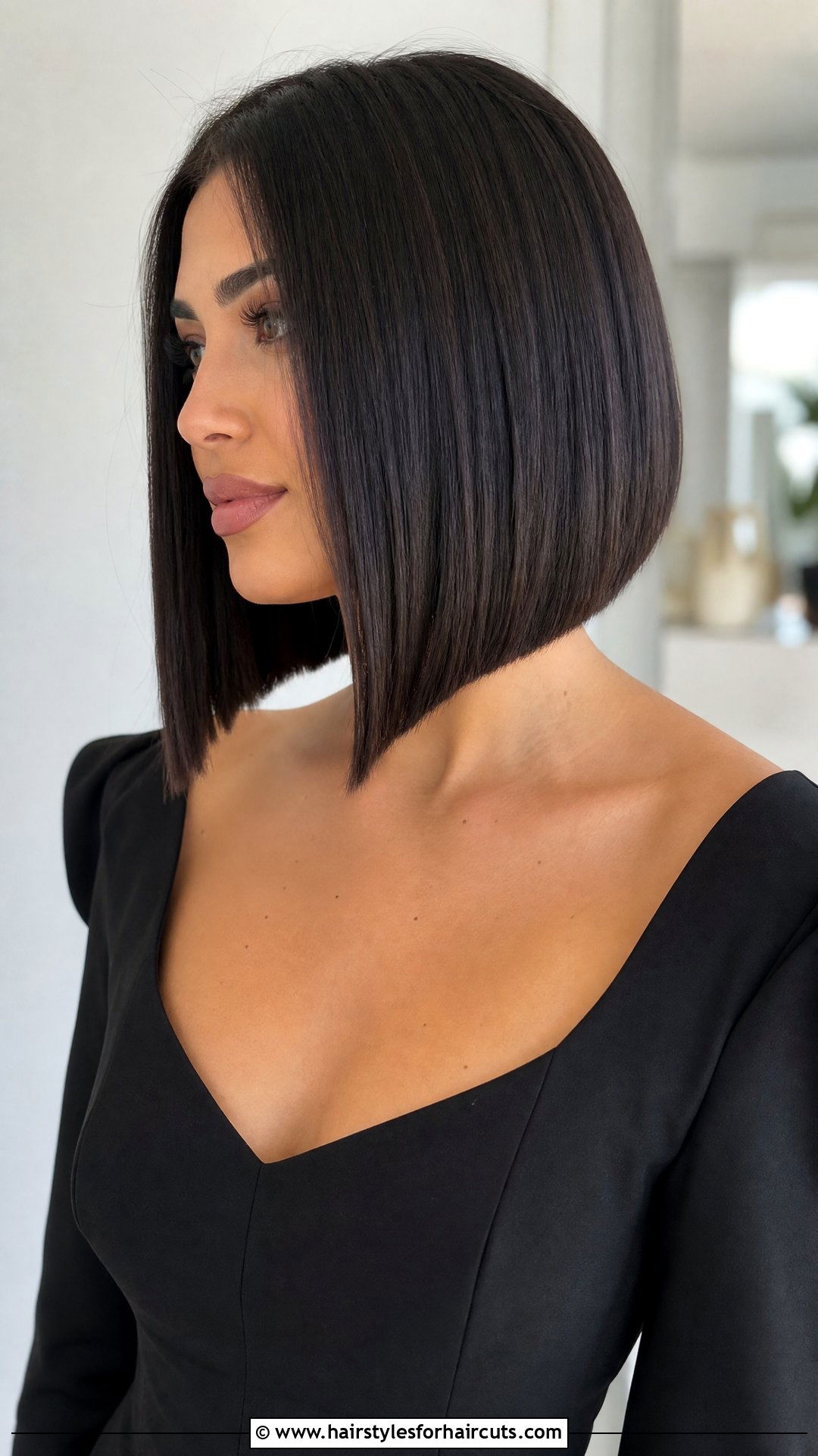 Angled Blunt Bob - 25 edgy medium length haircuts for thin hair - 25 edgy medium length haircuts for thin hair
