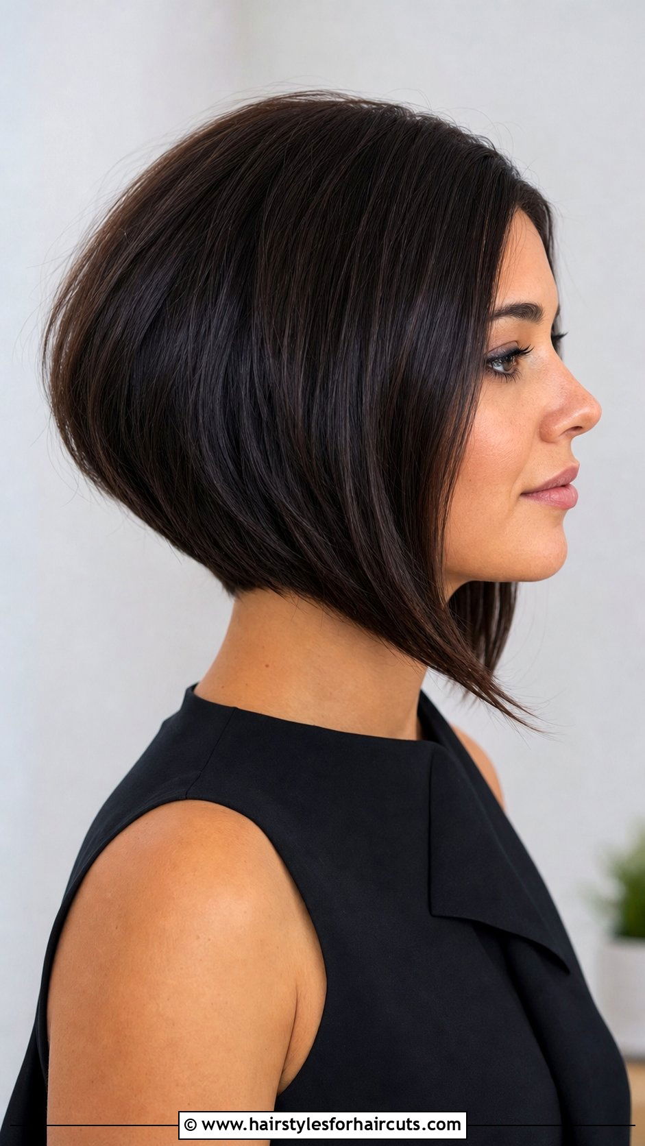 Angled Bob Haircut - 25 haircuts for mature women with fine hair - 25 haircuts for mature women with fine hair