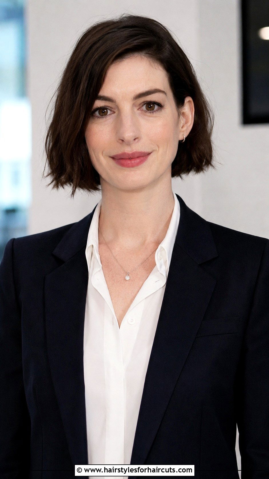 Anne Hathaway Side Part Bob - 25 anne hathaway hairstyles - 25 anne hathaway hairstyles