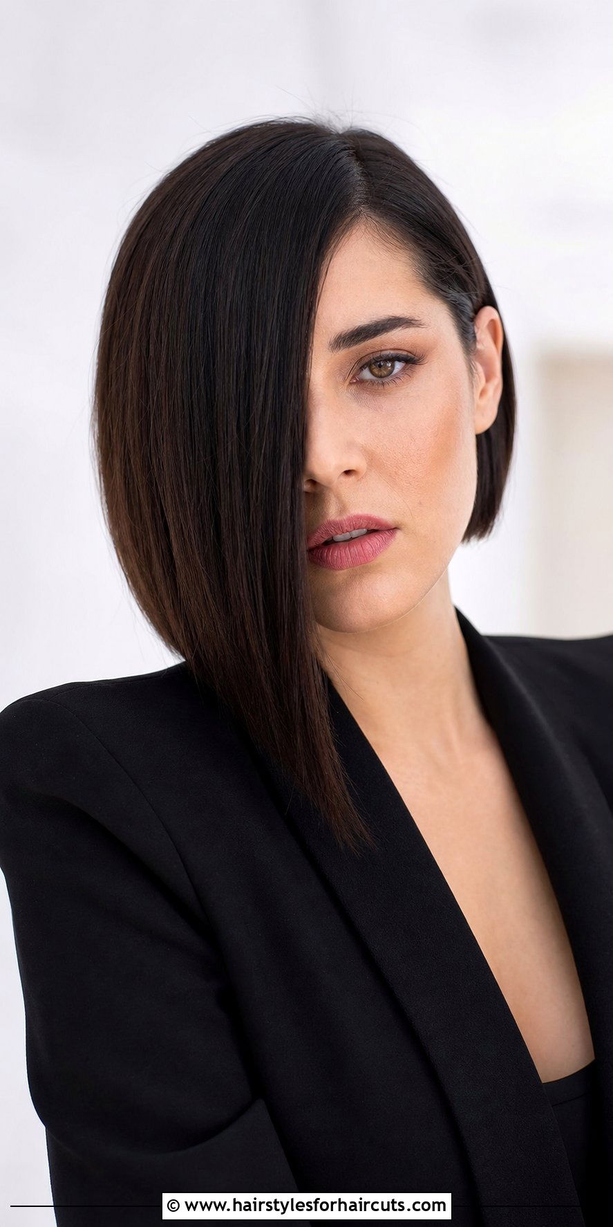 Asymmetrical Bob - 25 haircuts for oval face female - 25 haircuts for oval face female