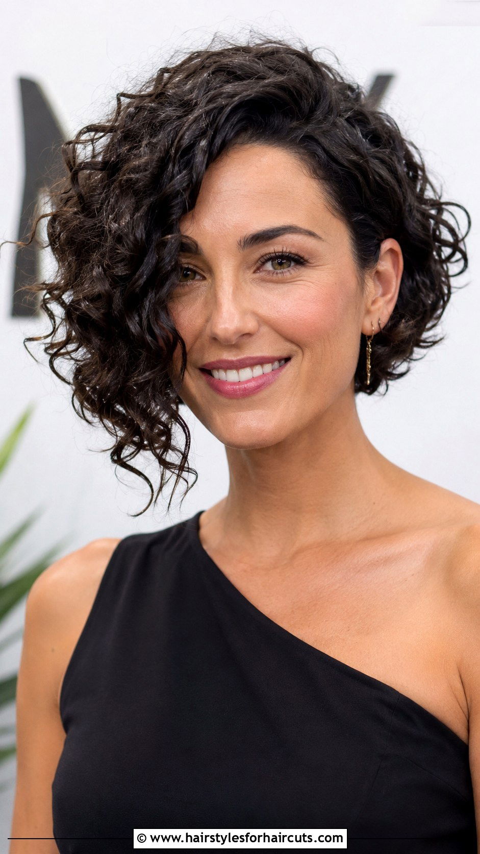 Asymmetrical Curly Bob - 25 different curly hairstyles - 25 different curly hairstyles