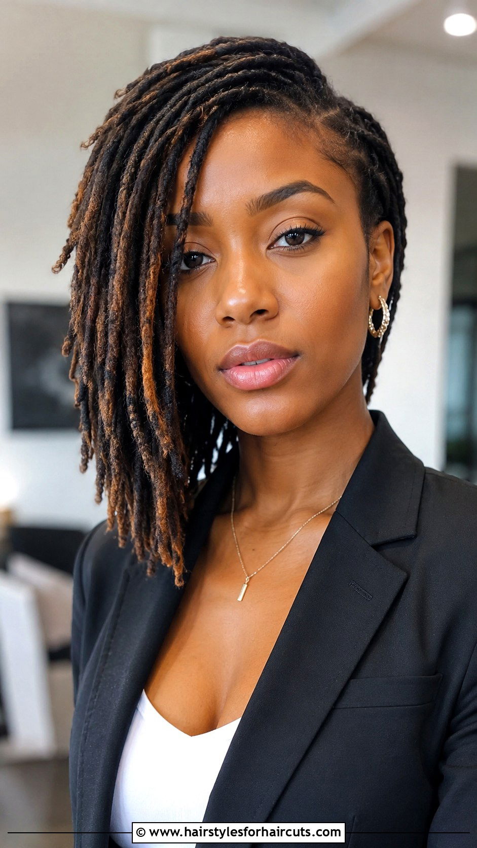 Asymmetrical Loc Bob - 25 hairstyles locks - 25 hairstyles locks