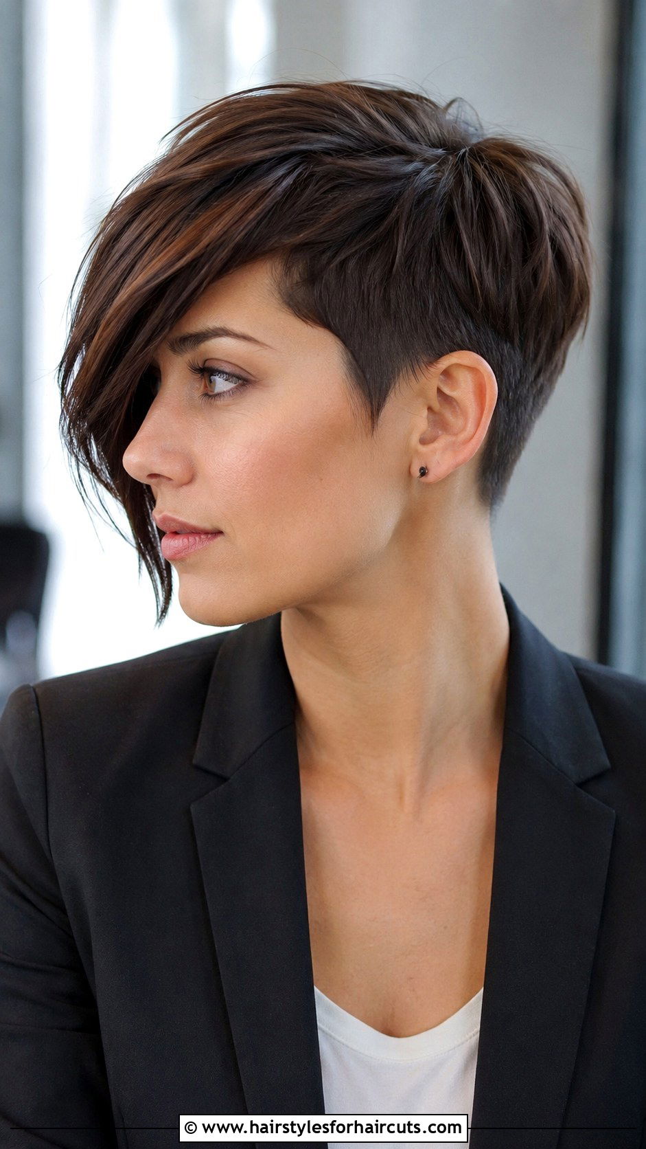 Asymmetrical Pixie Cut - 25 best haircuts for widows peak - 25 best haircuts for widows peak