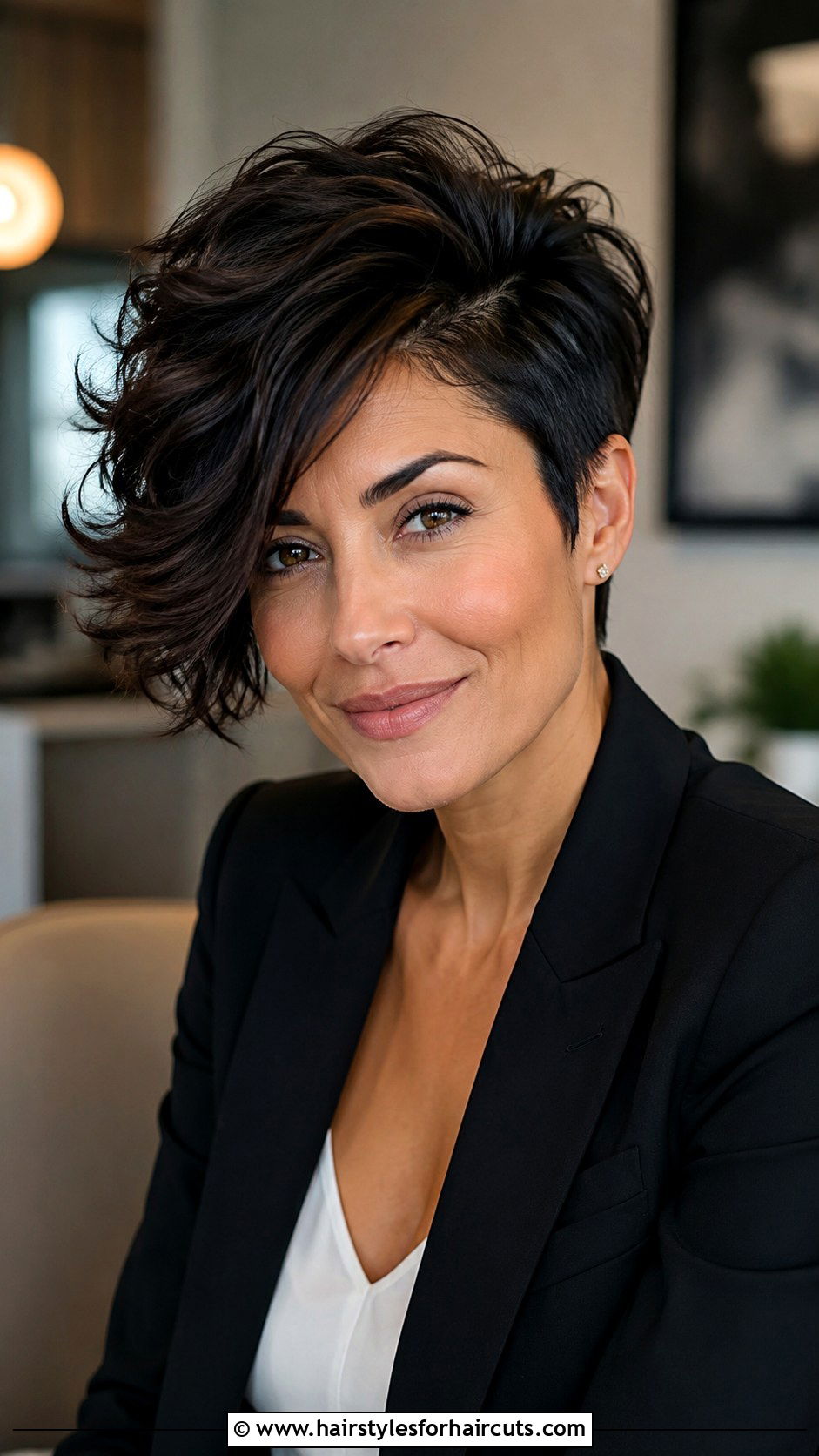 Asymmetrical Pixie Cut - 25 haircuts for thin hair round face - 25 haircuts for thin hair round face