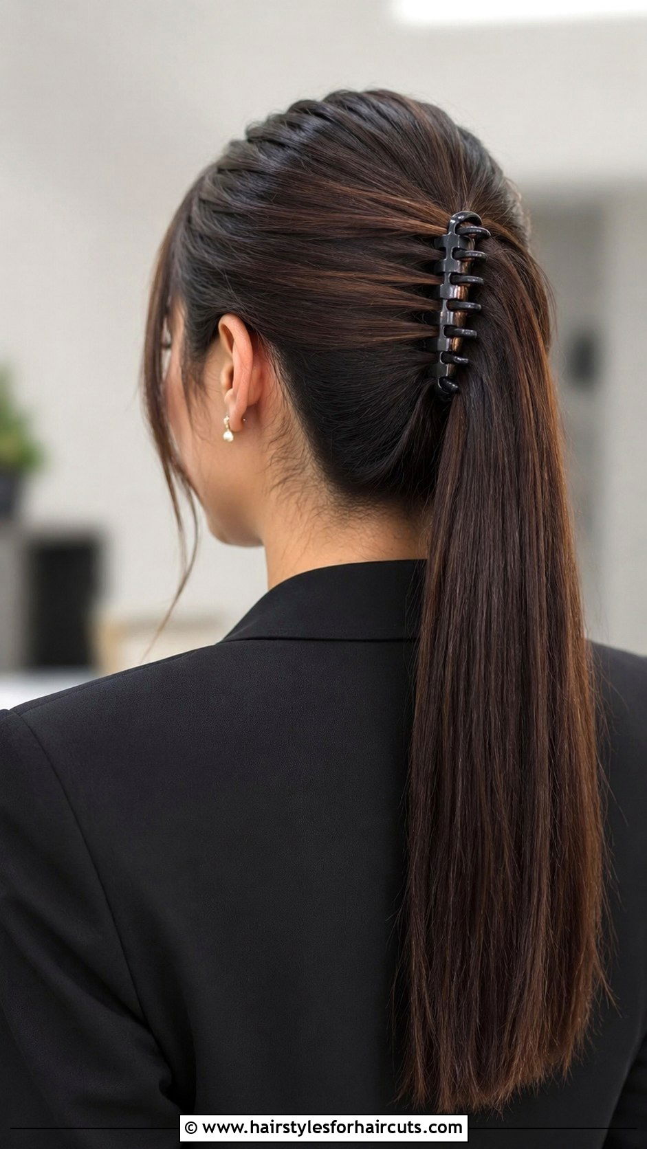 Banana Clip Straight Ponytail - 25 easy hair clip hairstyles - 25 easy hair clip hairstyles