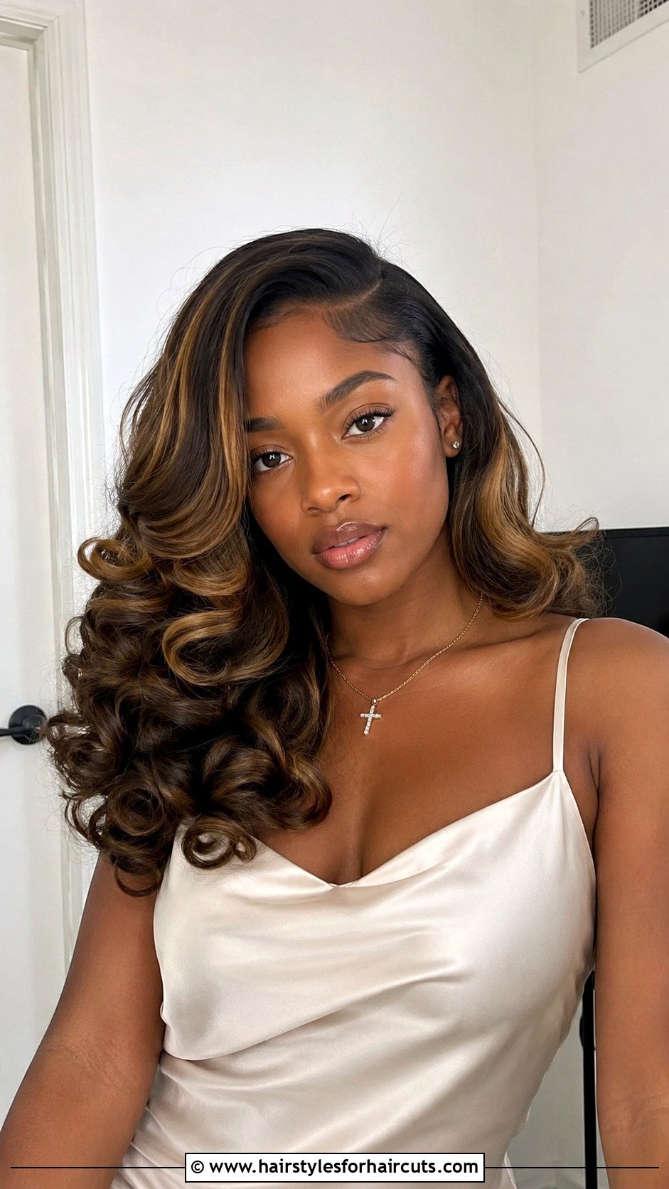 Banana Curls Side Part - 25 banana hairstyles - 25 banana hairstyles