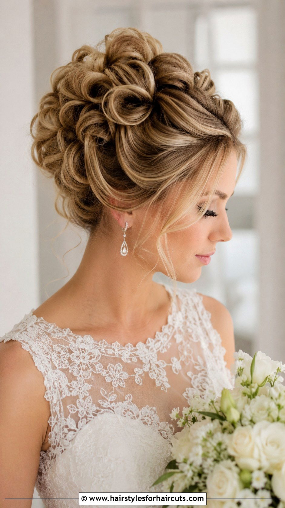Barrel Curl Updo - 25 1940s hairstyles - 25 1940's hairstyles