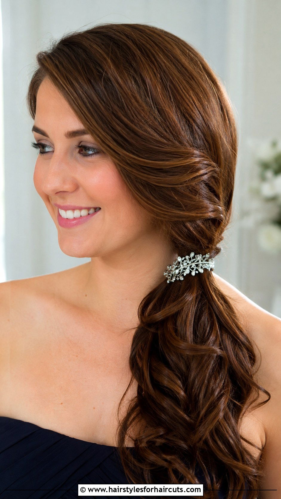 Barrette Side Sweep - 25 easy hair clip hairstyles - 25 easy hair clip hairstyles