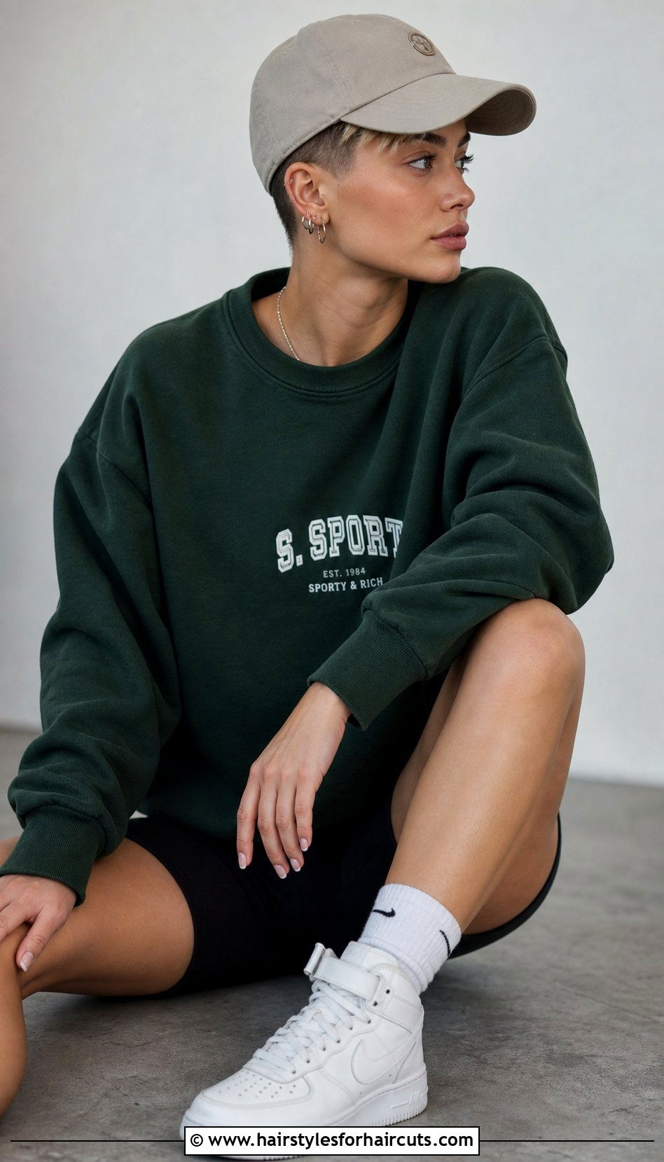 Baseball Cap With Sweatshirt - 25 casual outfits for short hairstyles - 25 casual outfits for short hairstyles