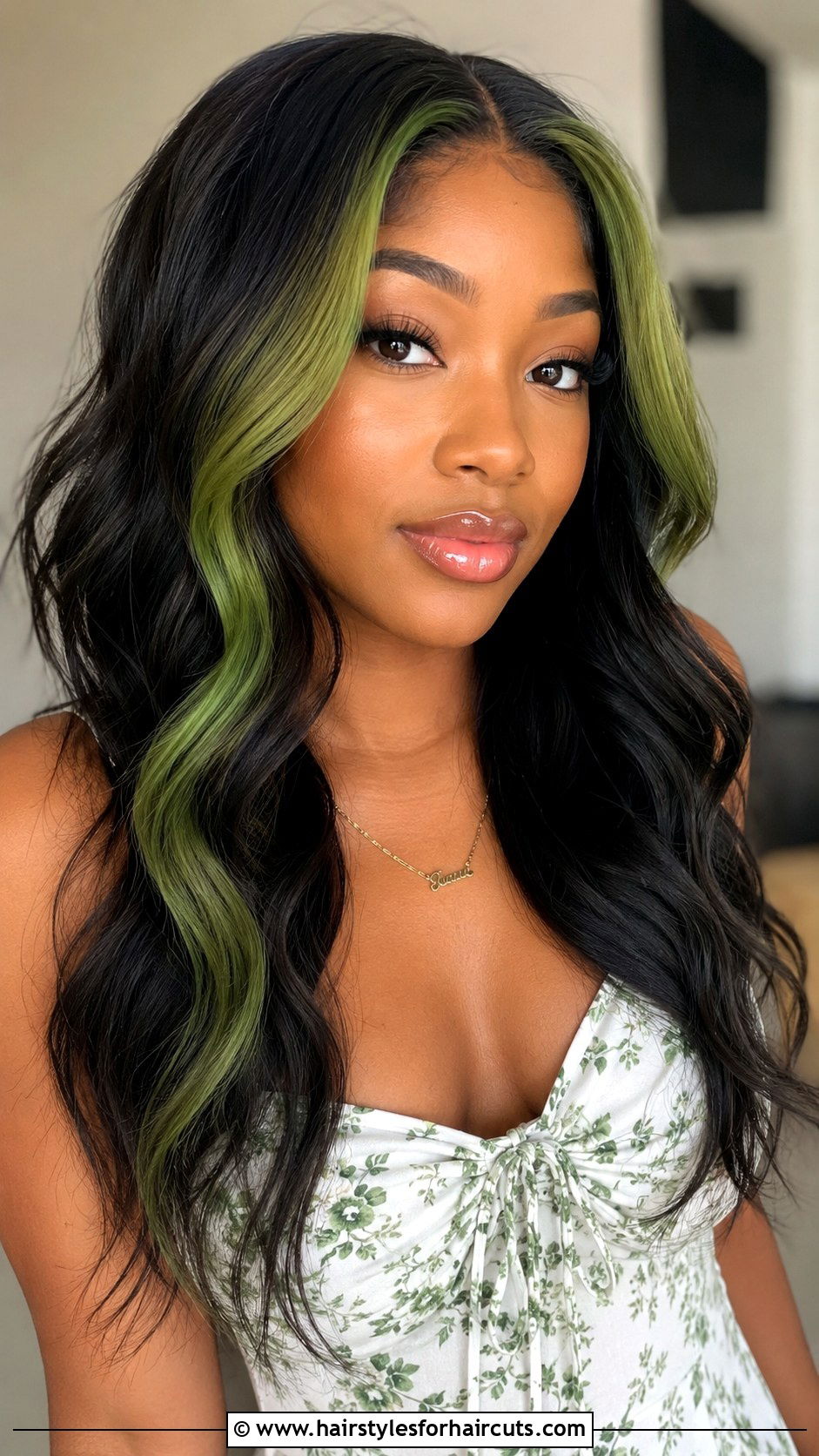 Black Wavy Hair With Green Money Piece - 25 green and black hairstyles - 25 green and black hairstyles