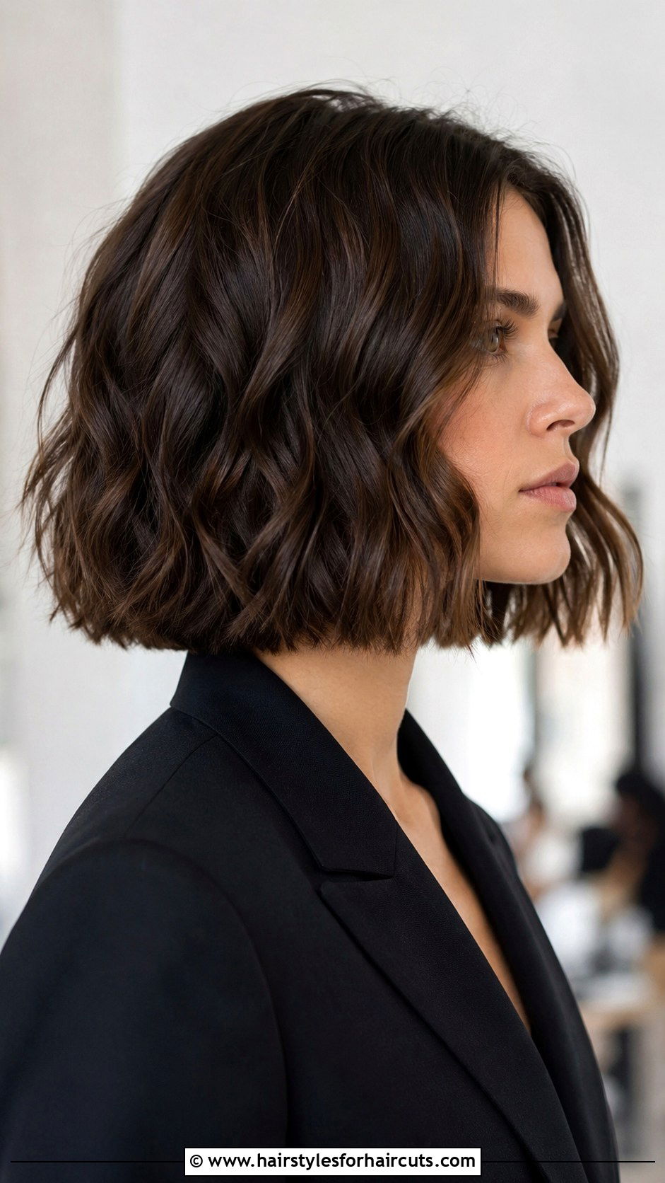 Blunt Bob For Wavy Hair - 25 short hairstyles for wavy hair women - 25 short hairstyles for wavy hair women