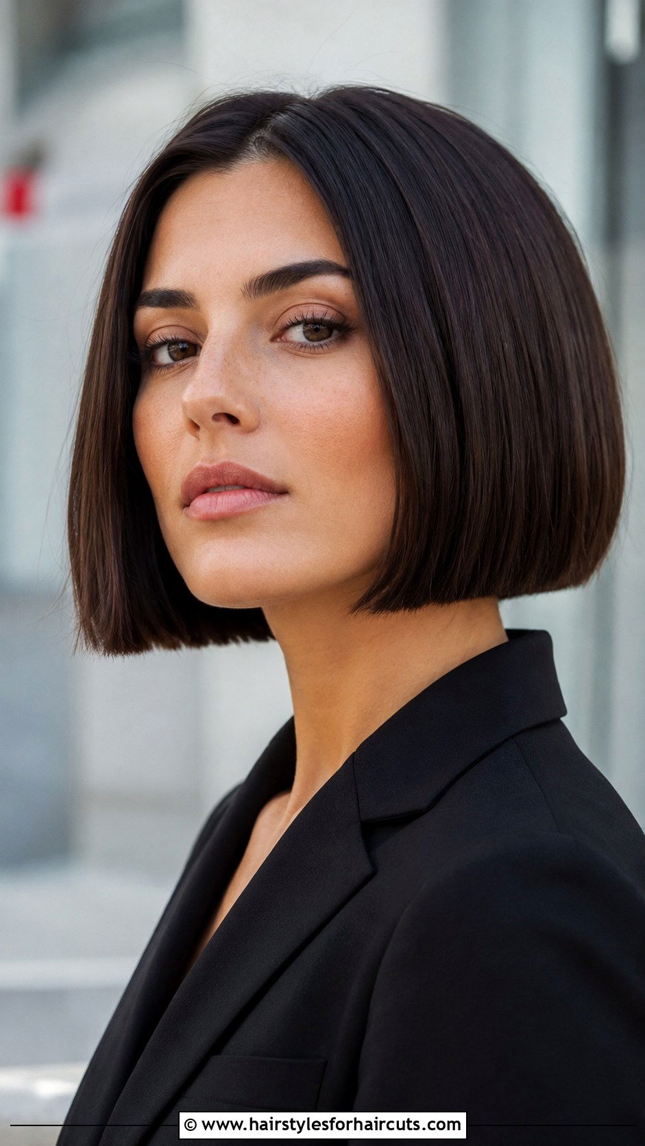 Blunt Bob Haircut - 25 cool short hairstyles for women - 25 cool short hairstyles for women