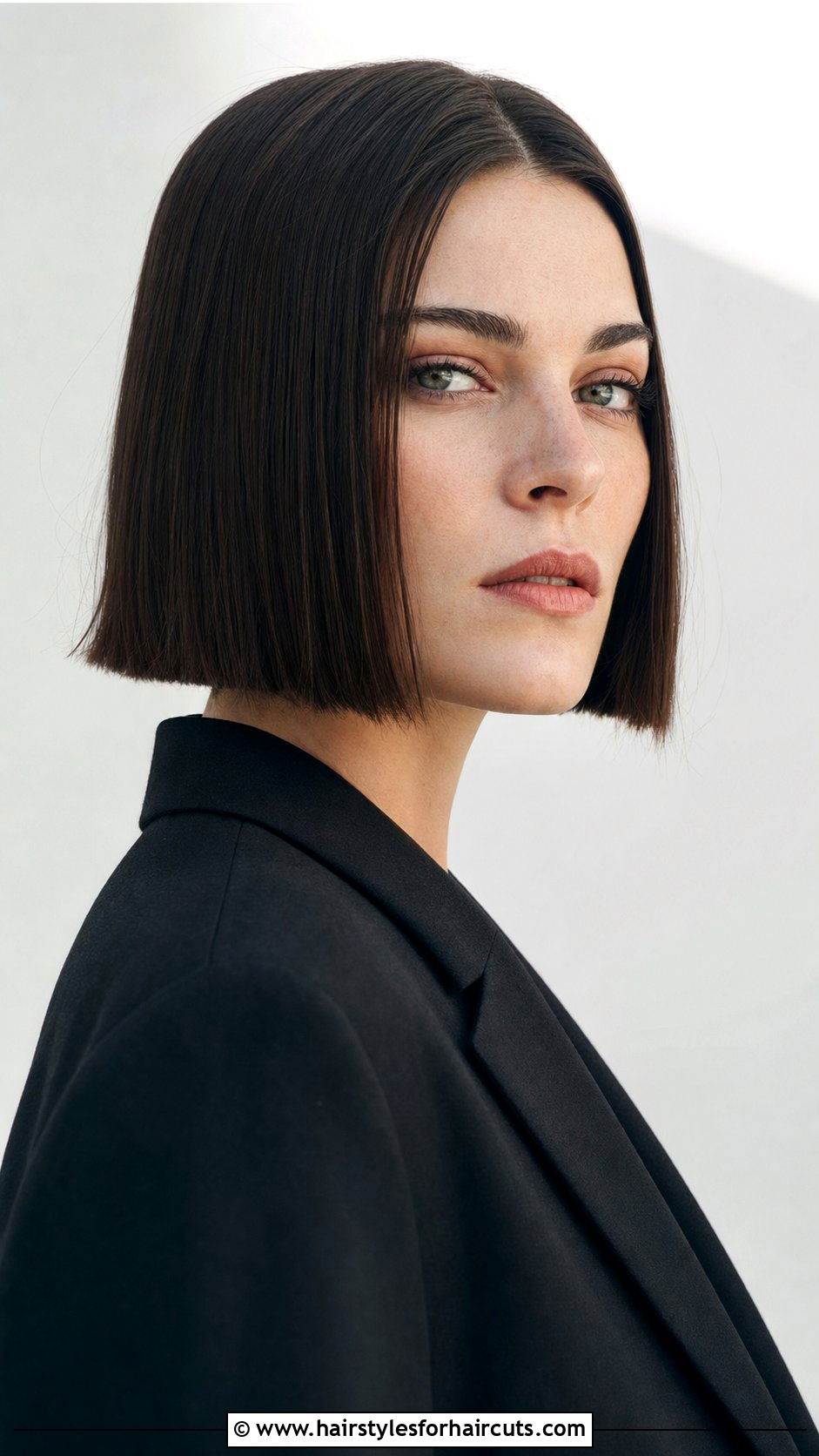 Blunt Bob With Thinned Ends - 25 short haircuts for poofy hair - 25 short haircuts for poofy hair