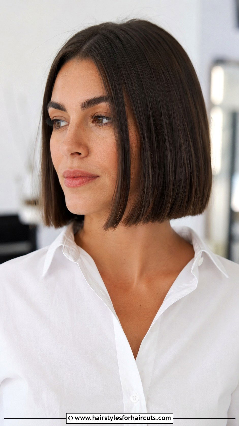 Blunt Collarbone Bob - 25 short haircuts for people with thin hair - 25 short haircuts for people with thin hair
