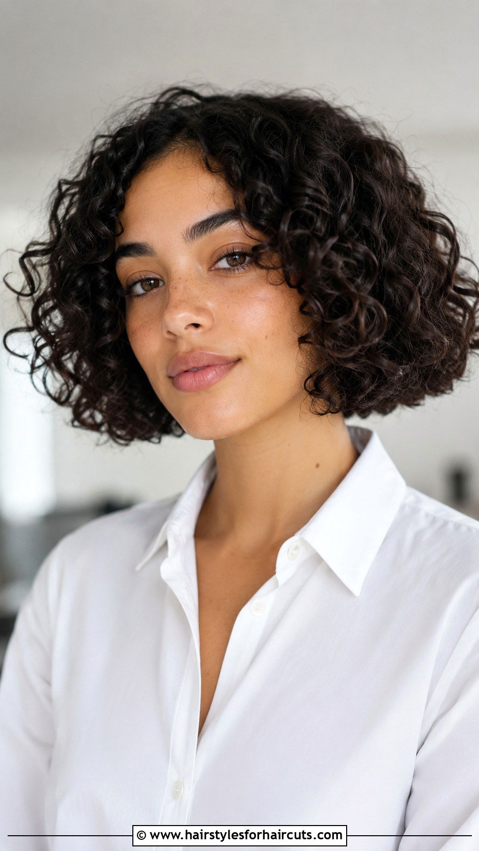 Blunt Curly Bob - 25 curly hairstyles for fine hair - 25 curly hairstyles for fine hair