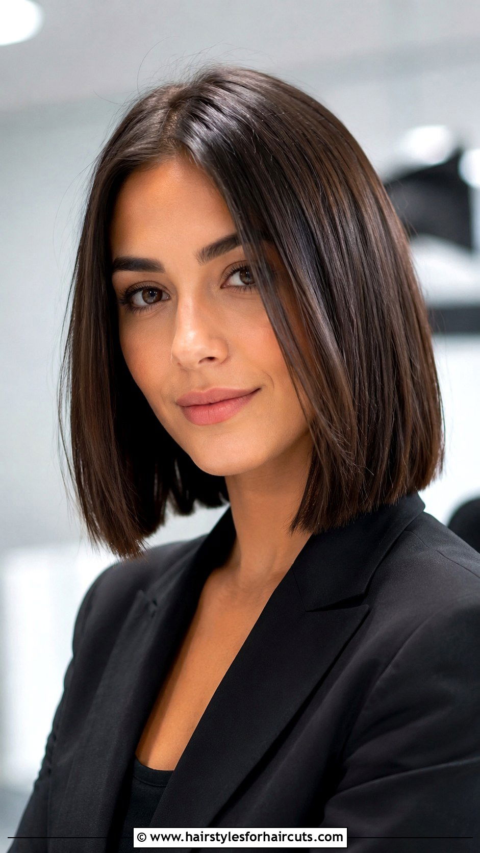 Blunt Lob - 25 hairstyles to hide thinning hair - 25 hairstyles to hide thinning hair
