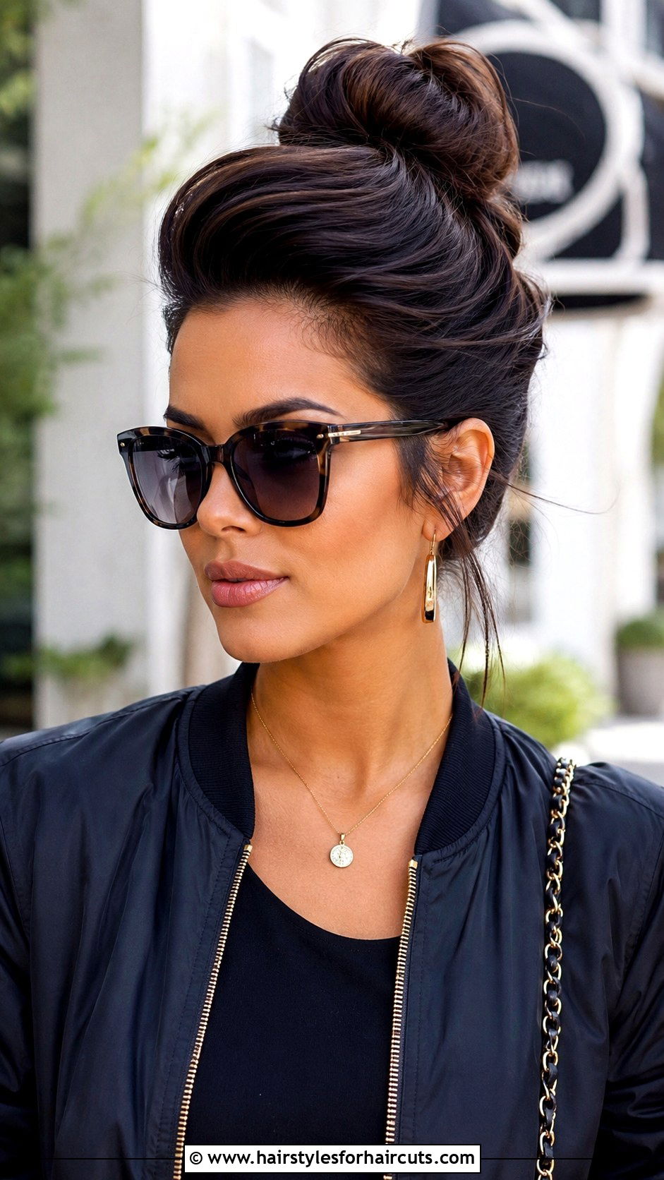 Bouffant Top Knot - 25 bouffant hairstyles - 25 bouffant hairstyles