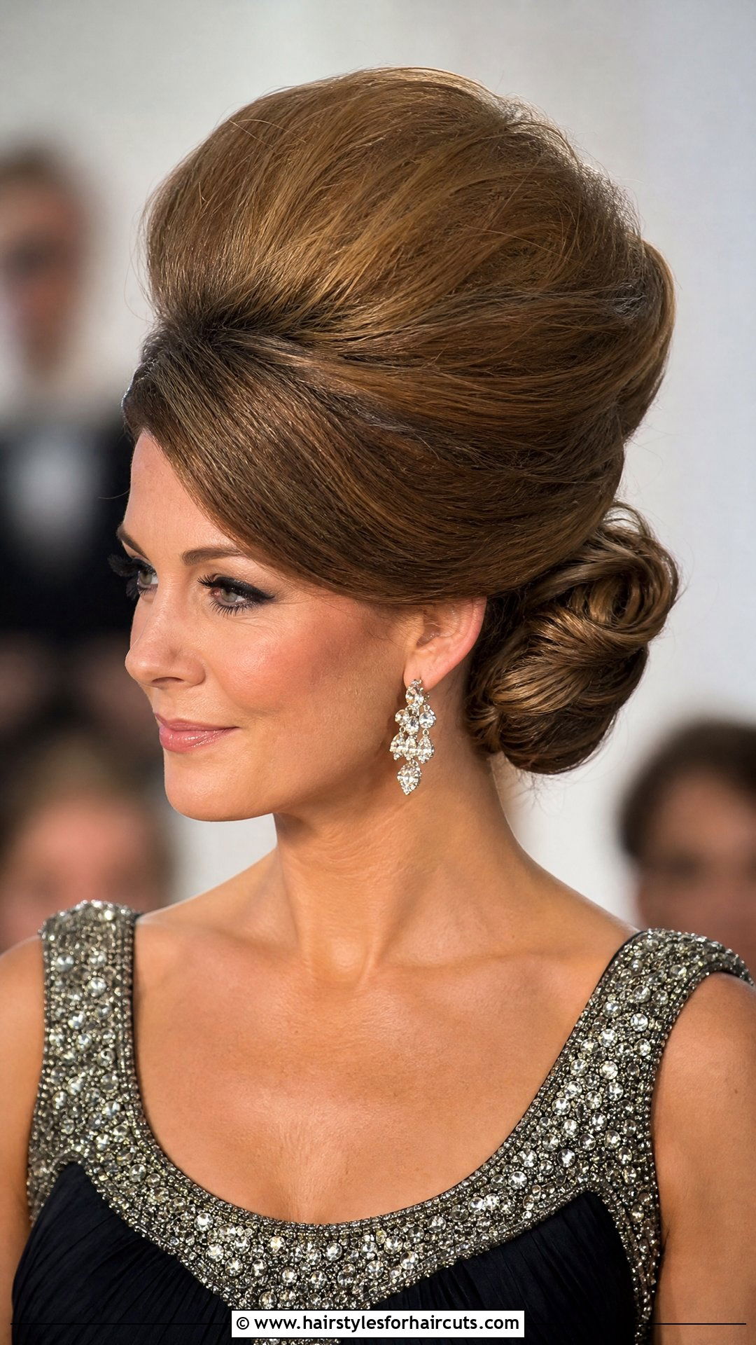 Bouffant Updo - 25 formal hairstyles for thin hair - 25 formal hairstyles for thin hair