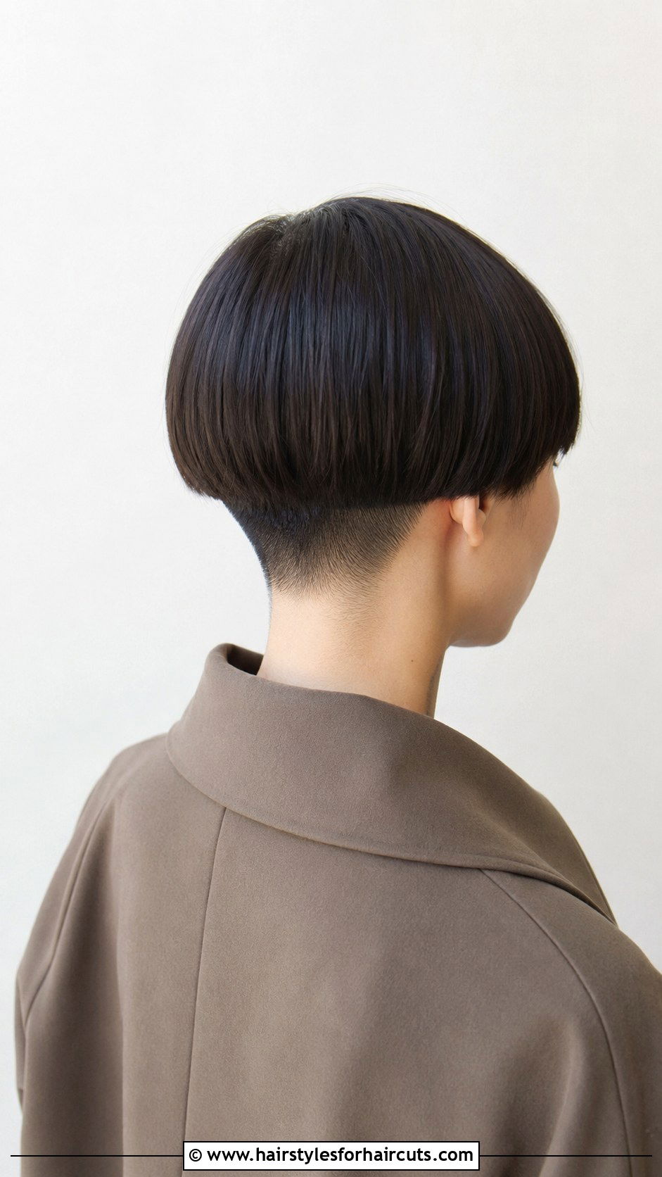 Bowl Cut With Shaved Nape - 25 back haircuts - 25 back haircuts