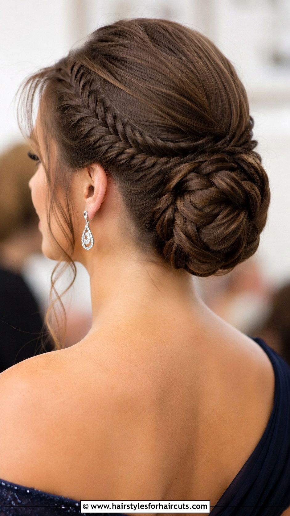 Braided Bulb Bun - 25 bulb hairstyles - 25 bulb hairstyles
