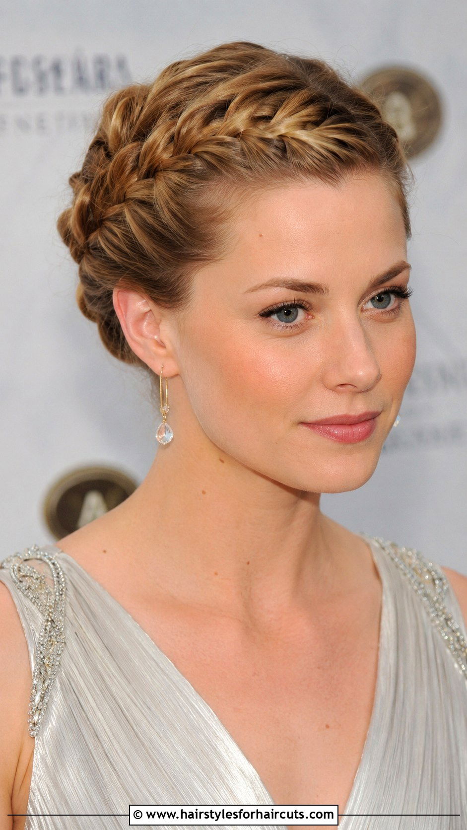 Braided Crown Hairstyle - 25 hairstyles when growing out hair - 25 hairstyles when growing out hair