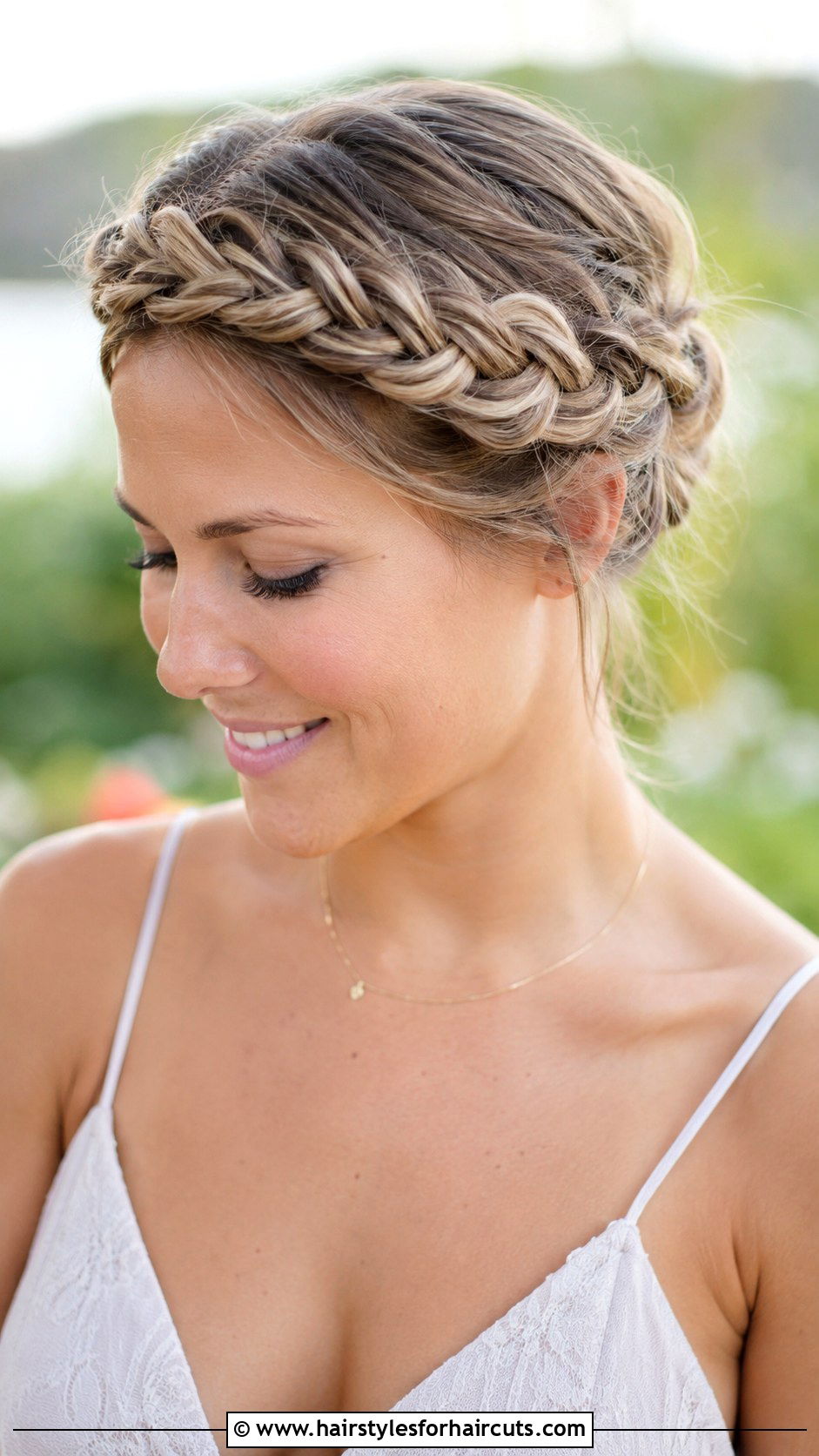 Braided Crown Updo - 25 no heat hairstyles for medium length hair - 25 no heat hairstyles for medium length hair