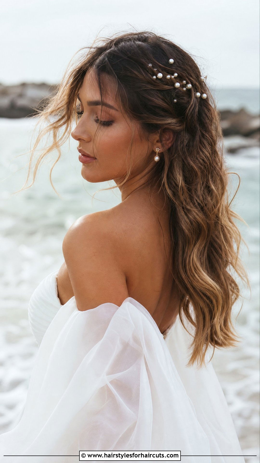 Bridal Surf Waves With Accessories - 25 wedding hairstyles for wavy hair - 25 wedding hairstyles for wavy hair